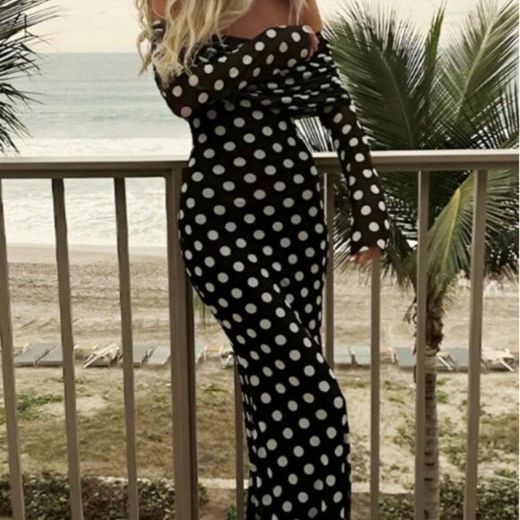 Black Elegant Women's polka-dot off shoulder maxi dress - Picture 3 of 4